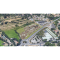Vue aérienne d'une zone commerciale avec l'insertion paysagère du projet de concessions automobiles et de son parking 